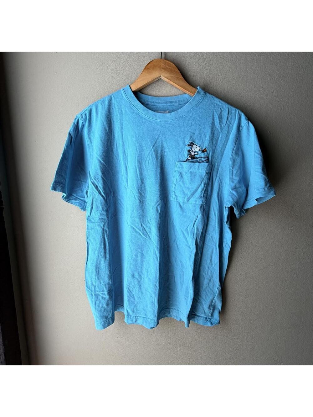 American Eagle Tailgate Snoopy Surfing Blue Pocket Tee M